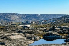 2021-08-04-13.04.07 Den rå natur med Isefjordscenter Ilulissat i midten
