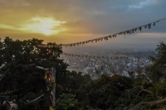 NEP_4284 Udsigten over Kathmandu fra Abetemplet ved solopgang